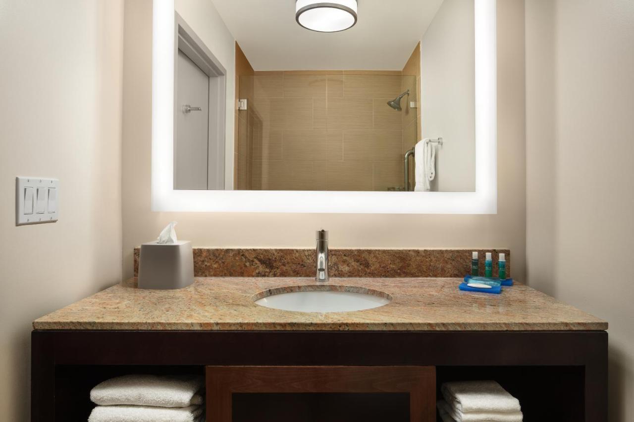Holiday Inn Express Hotel & Suites Belmont By Ihg Luaran gambar