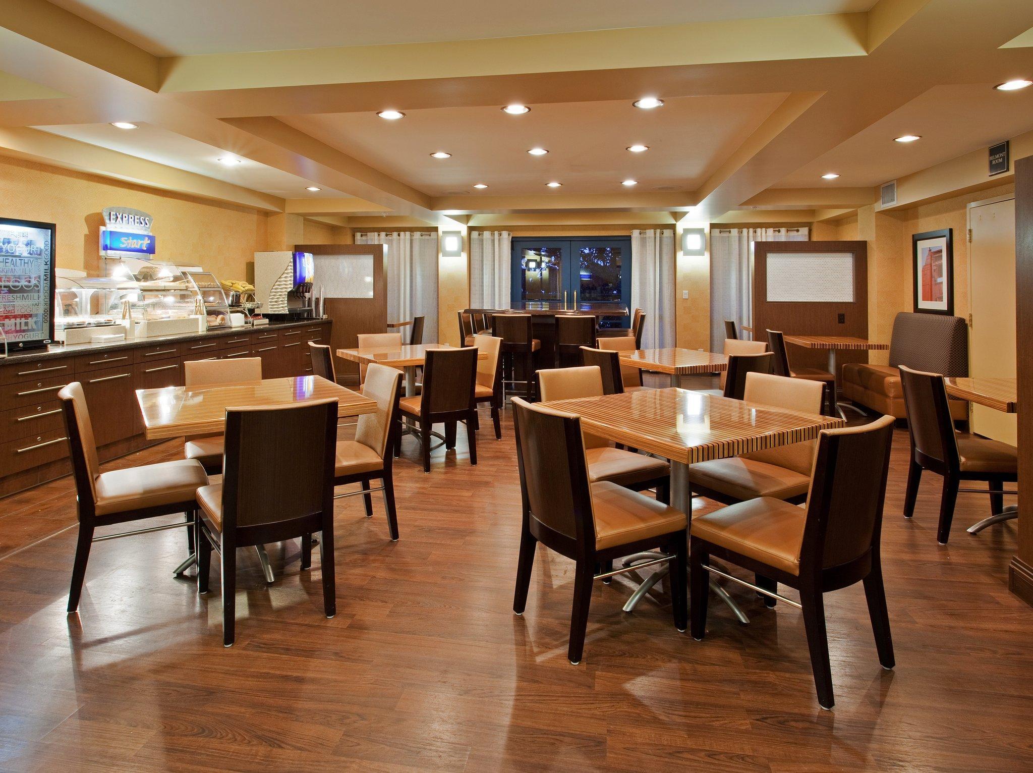 Holiday Inn Express Hotel & Suites Belmont By Ihg Luaran gambar