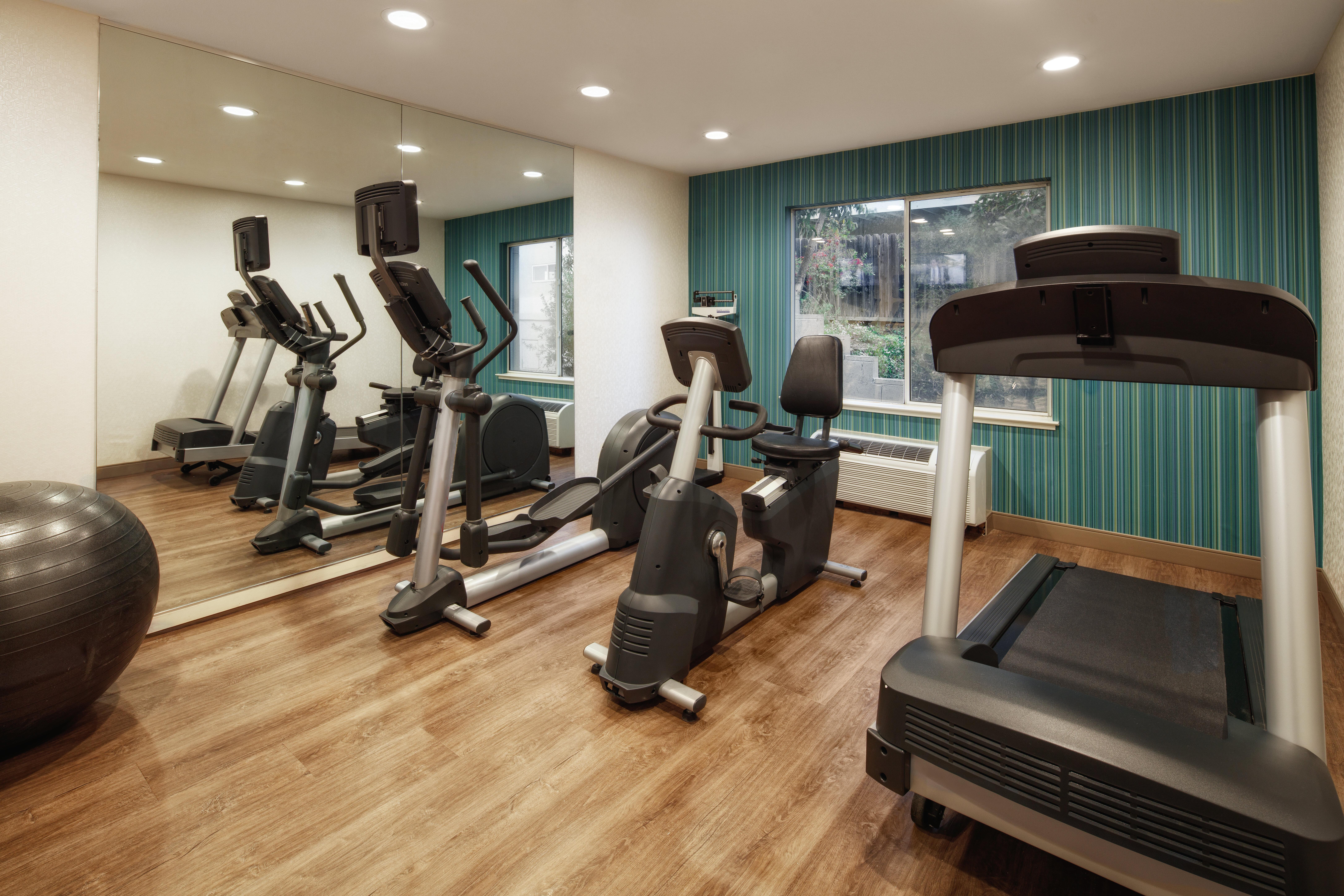 Holiday Inn Express Hotel & Suites Belmont By Ihg Luaran gambar