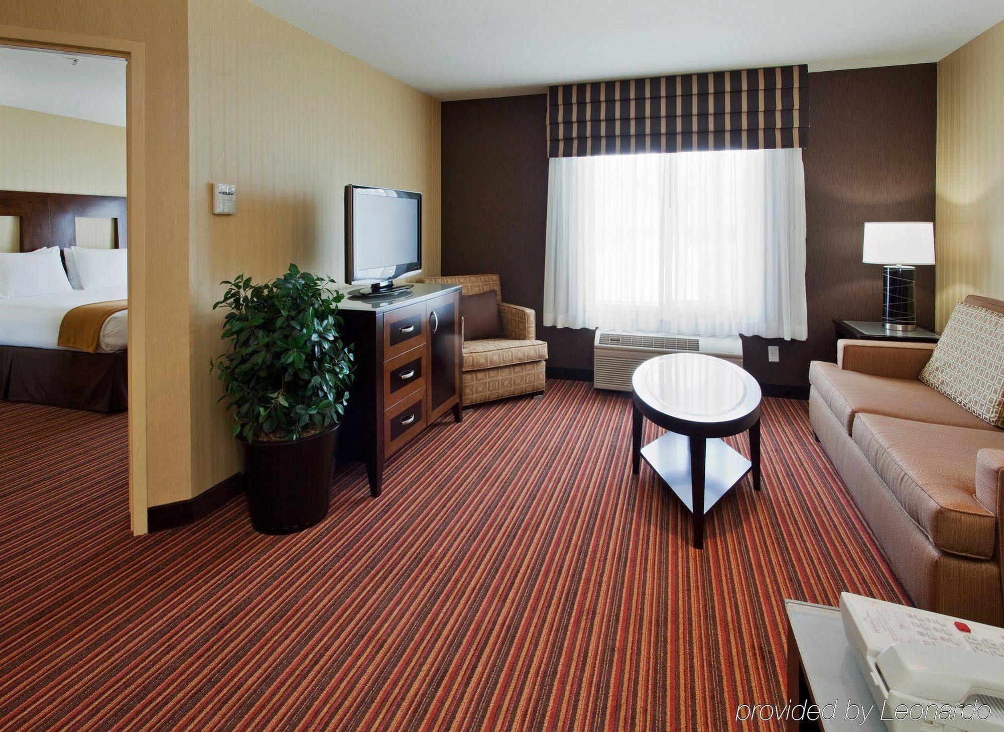 Holiday Inn Express Hotel & Suites Belmont By Ihg Bilik gambar